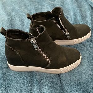 Steve Madden Camo wedge sneaker